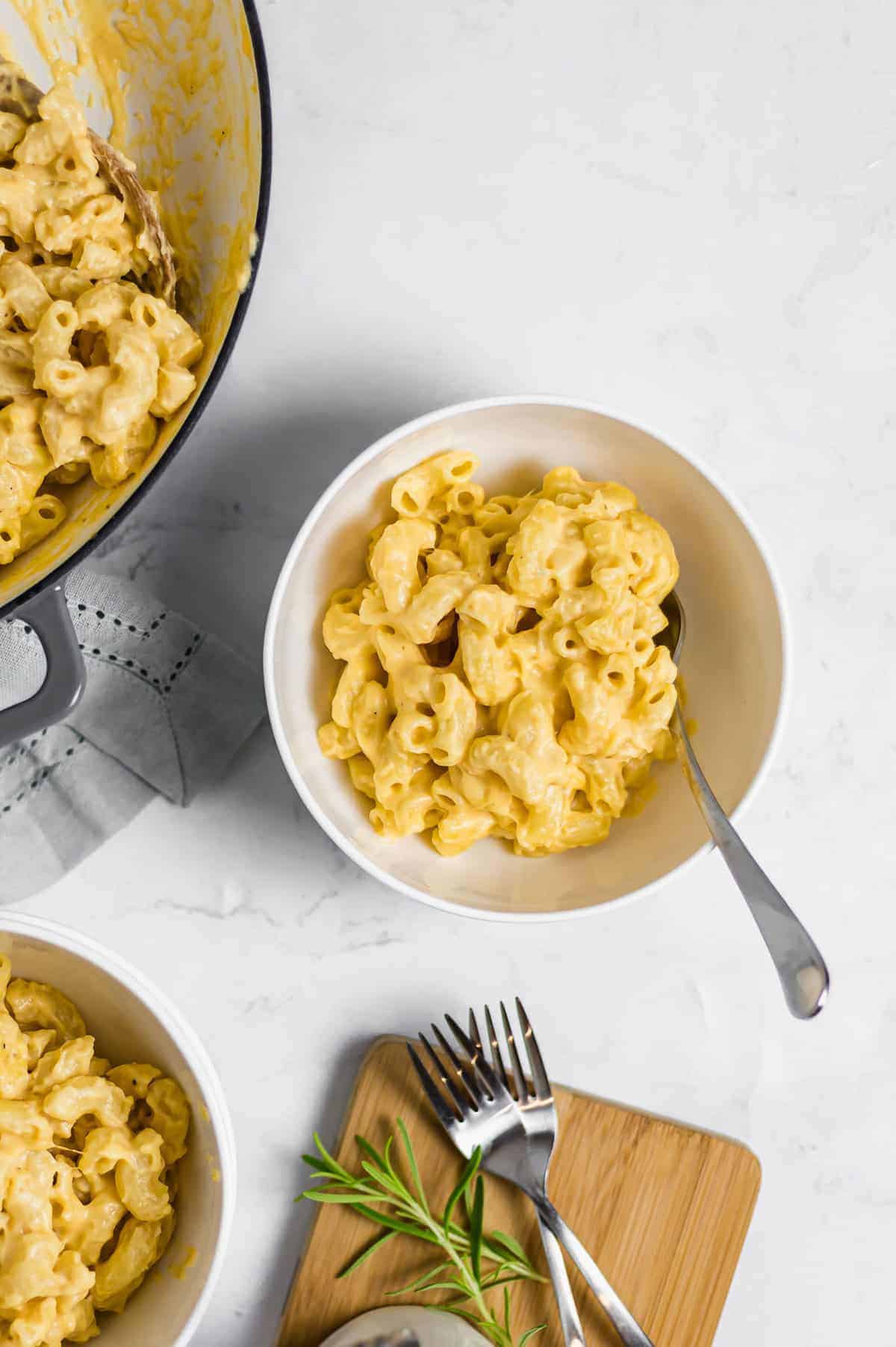 mac and cheese in a bowl with a fork, ready to be enjoyed.