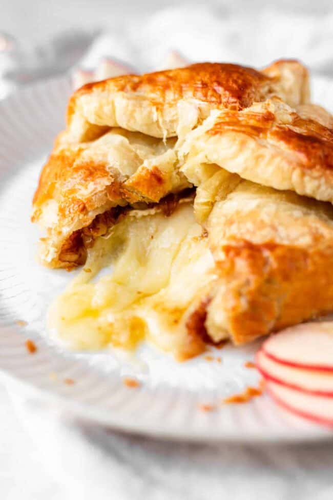 Baked Brie in Puff Pastry (w/ fig jam!) - The Cheese Knees