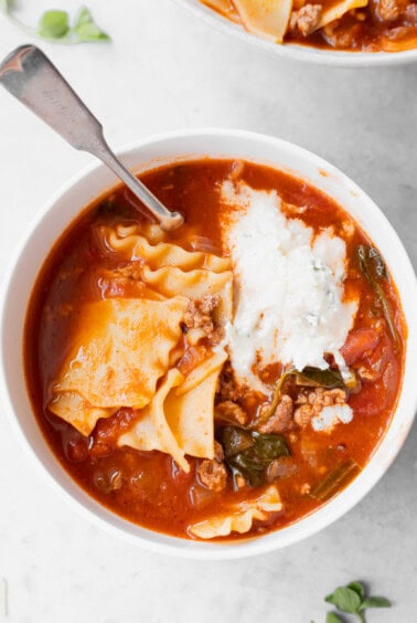 Lasagna soup with meat and sour cream.