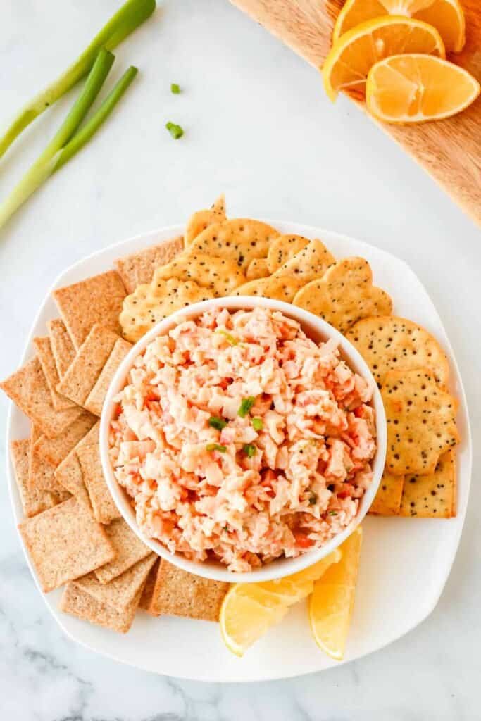 Crab dip in a bowl surrounded by carackers. 