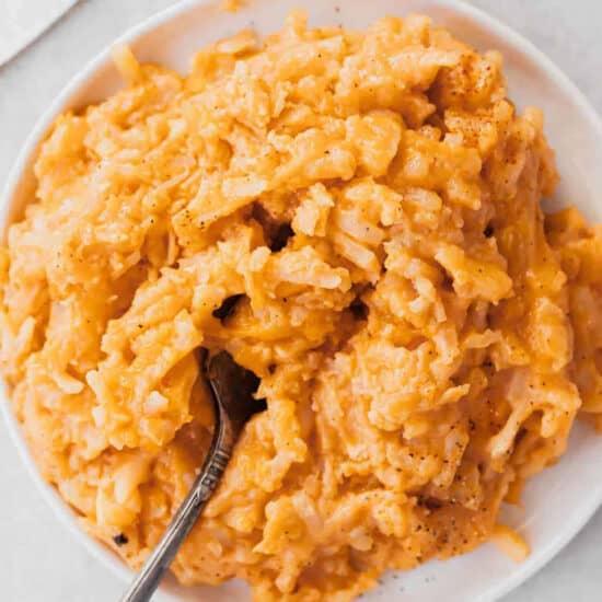 A bowl of cheesy macaroni.
