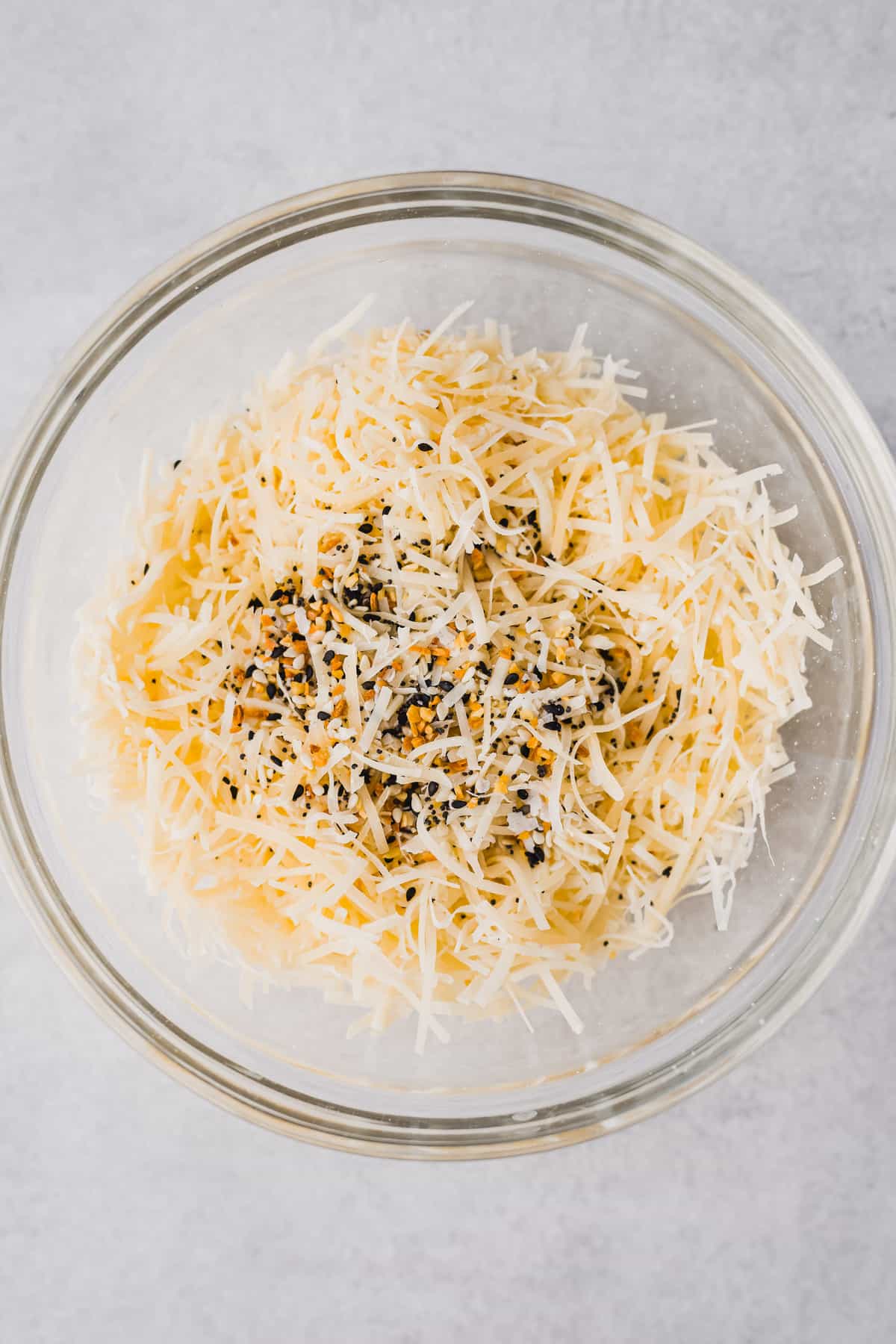 This parmesan crisps recipe is a fantastic 100 calorie snack that you can munch on all day long. Enjoy! parmesan cheese and spices in bowl