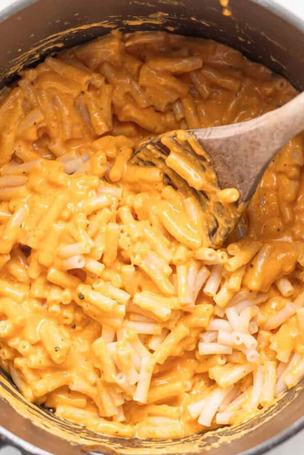box mac and cheese in pot.