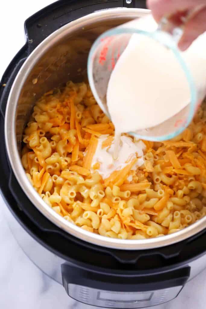 adding cream to noodles and cheese in instant pot