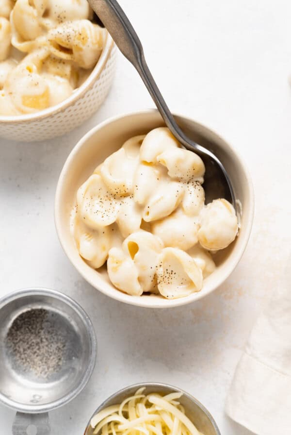 mac and cheese in bowl