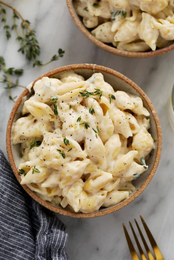 Brie mac and cheese in a bowl