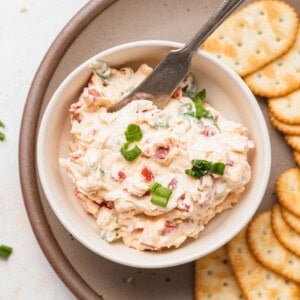 a bowl of dip with crackers and crackers.