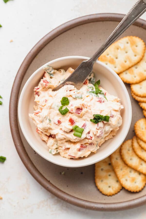 a bowl of dip with crackers and crackers.