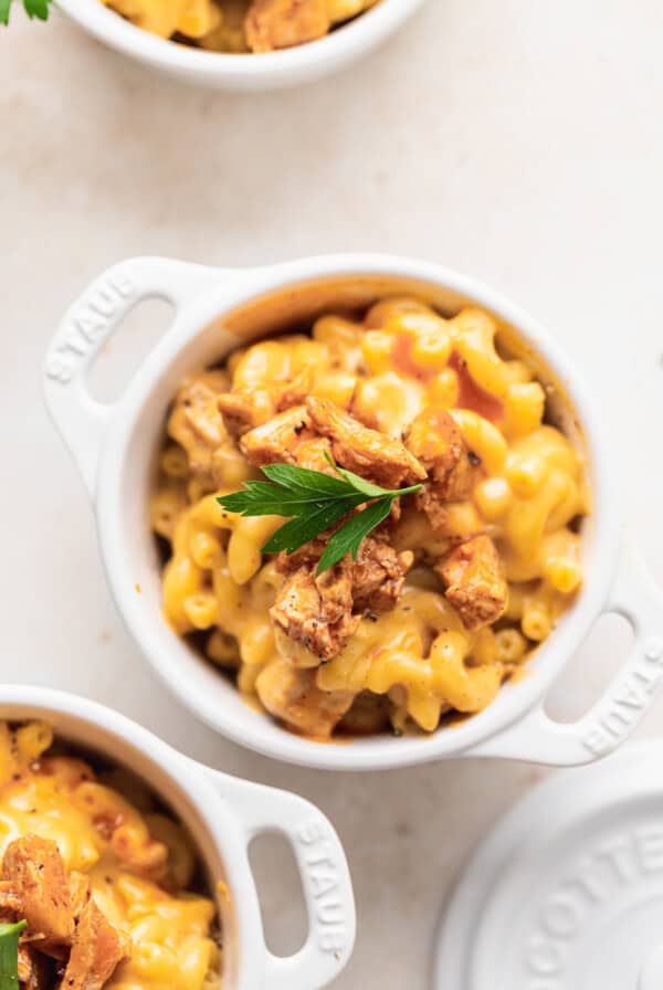 mac and cheese in bowl