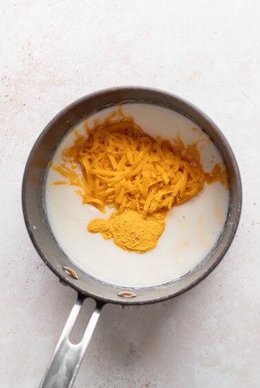 A frying pan with chili cheese fries.