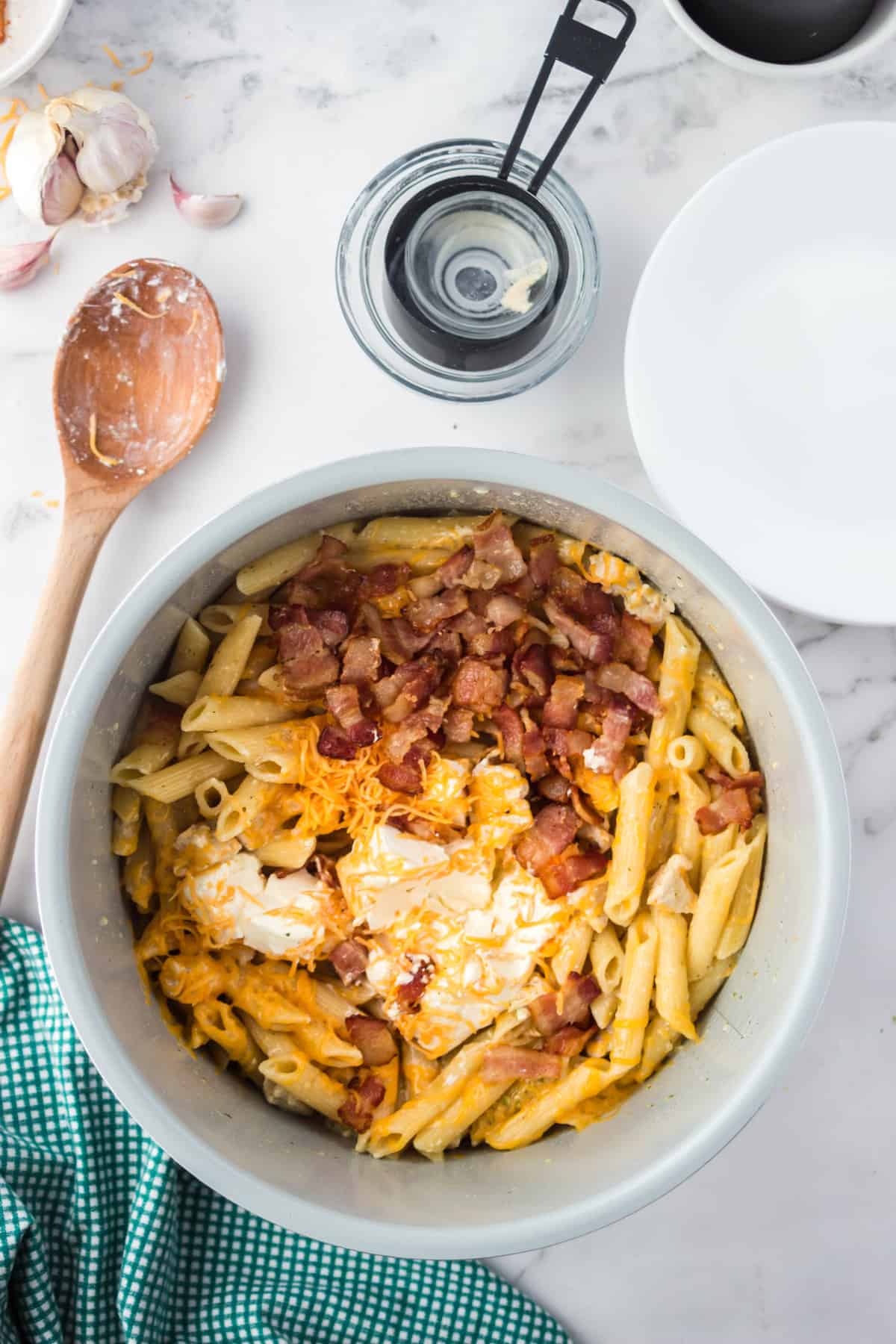 Chicken bacon ranch pasta in a pot. 