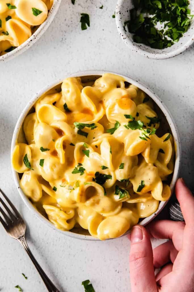 mac and cheese in bowl.