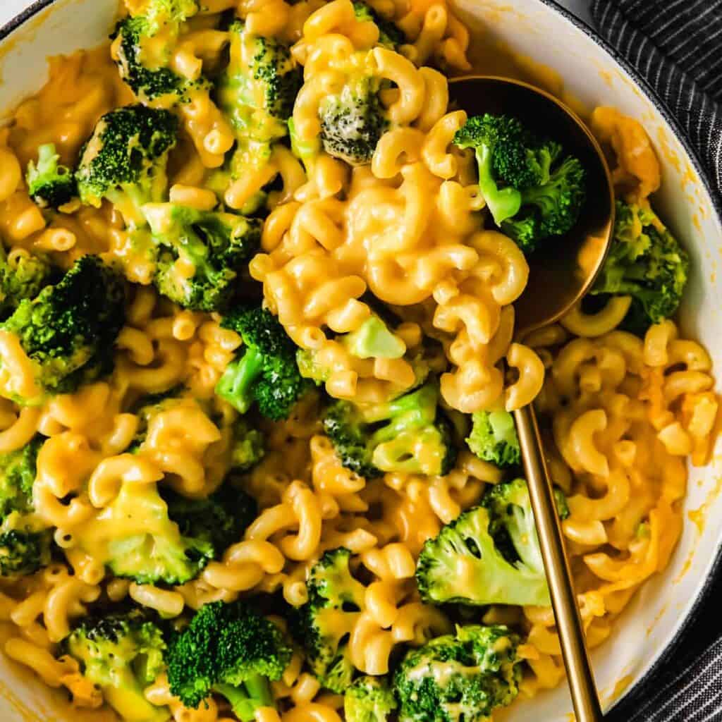 Easy Broccoli Mac and Cheese - The Cheese Knees