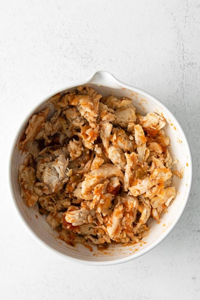 shredded chicken and salsa in bowl.