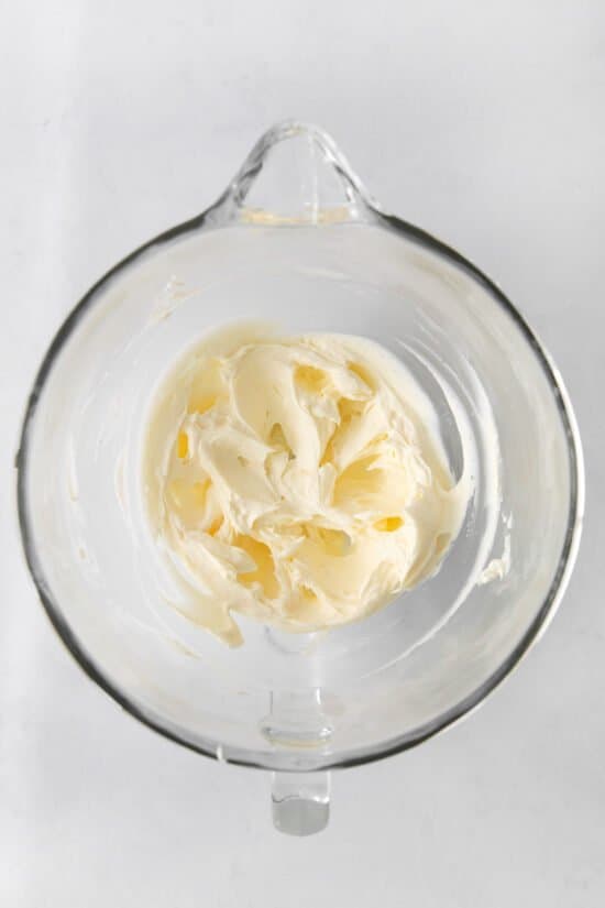 How To Make Cream Cheese Frosting The Cheese Knees   Vanilla Cream Cheese Frosting 09 550x825 