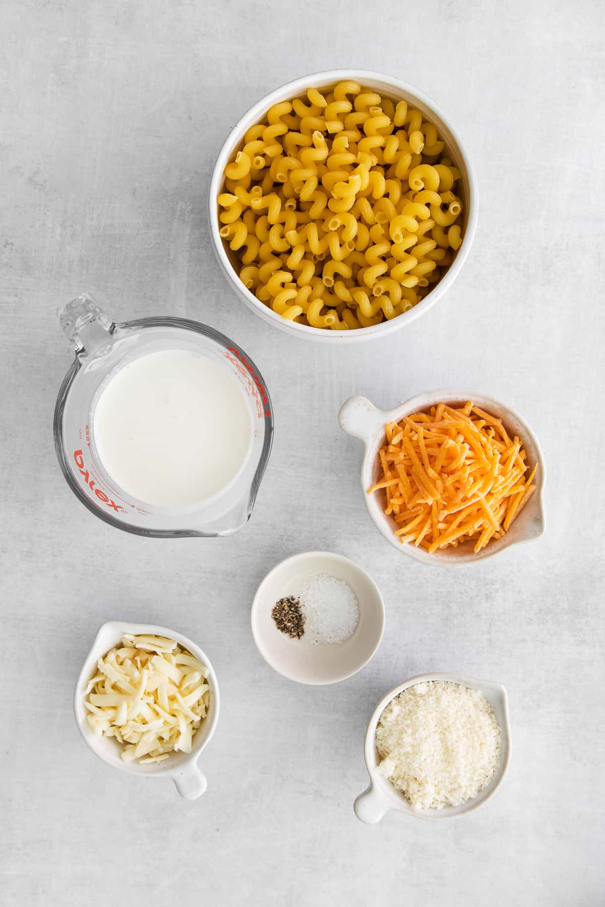Ingredients for easy cheese pasta in bowls.