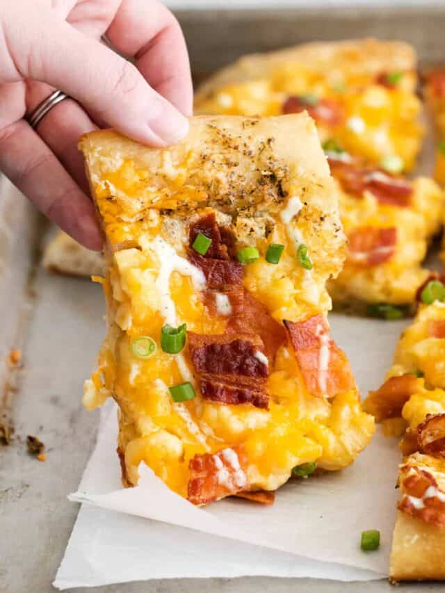 Mac and Cheese Pizza Cheese Knees