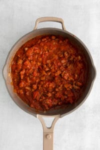 meat sauce in pan.