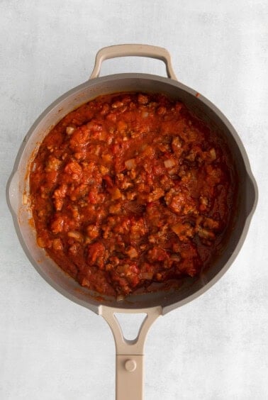 meat sauce in pan.