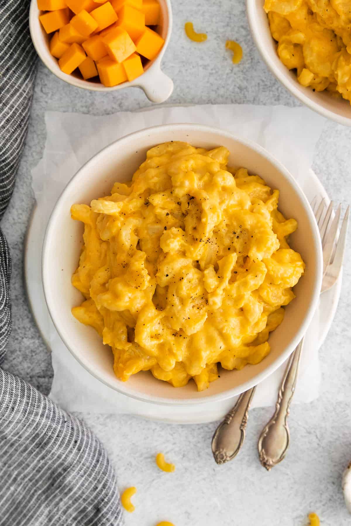 creamy mac and cheese in bowl.