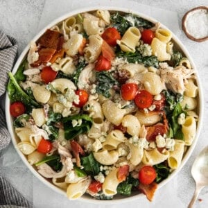 Gorgonzola chicken pasta salad in a bowl.