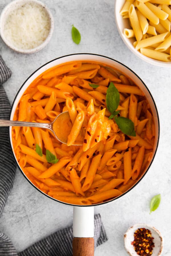 penne with vodka sauce in pot.