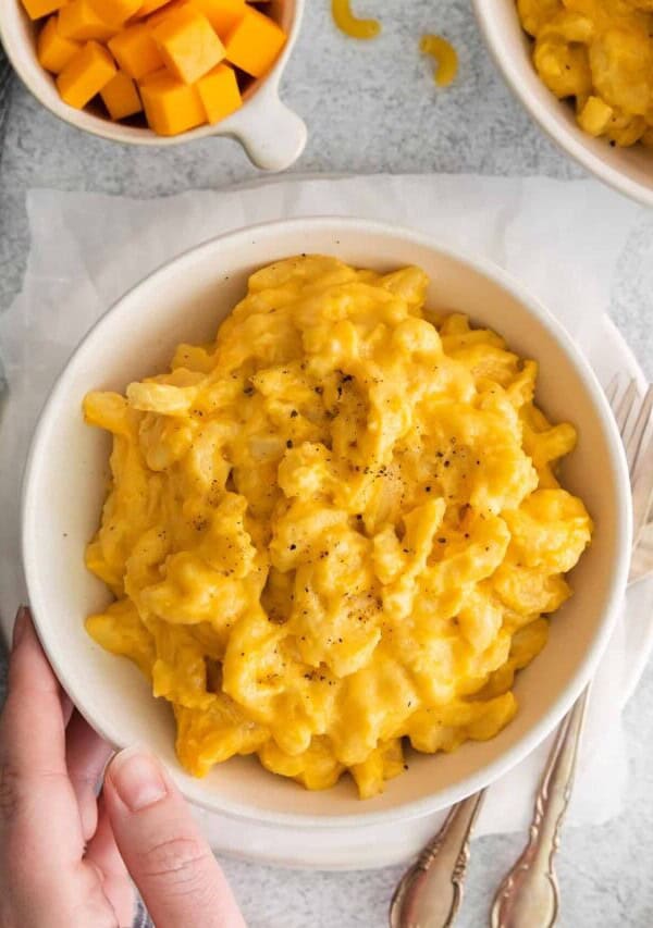 mac and cheese in bowl