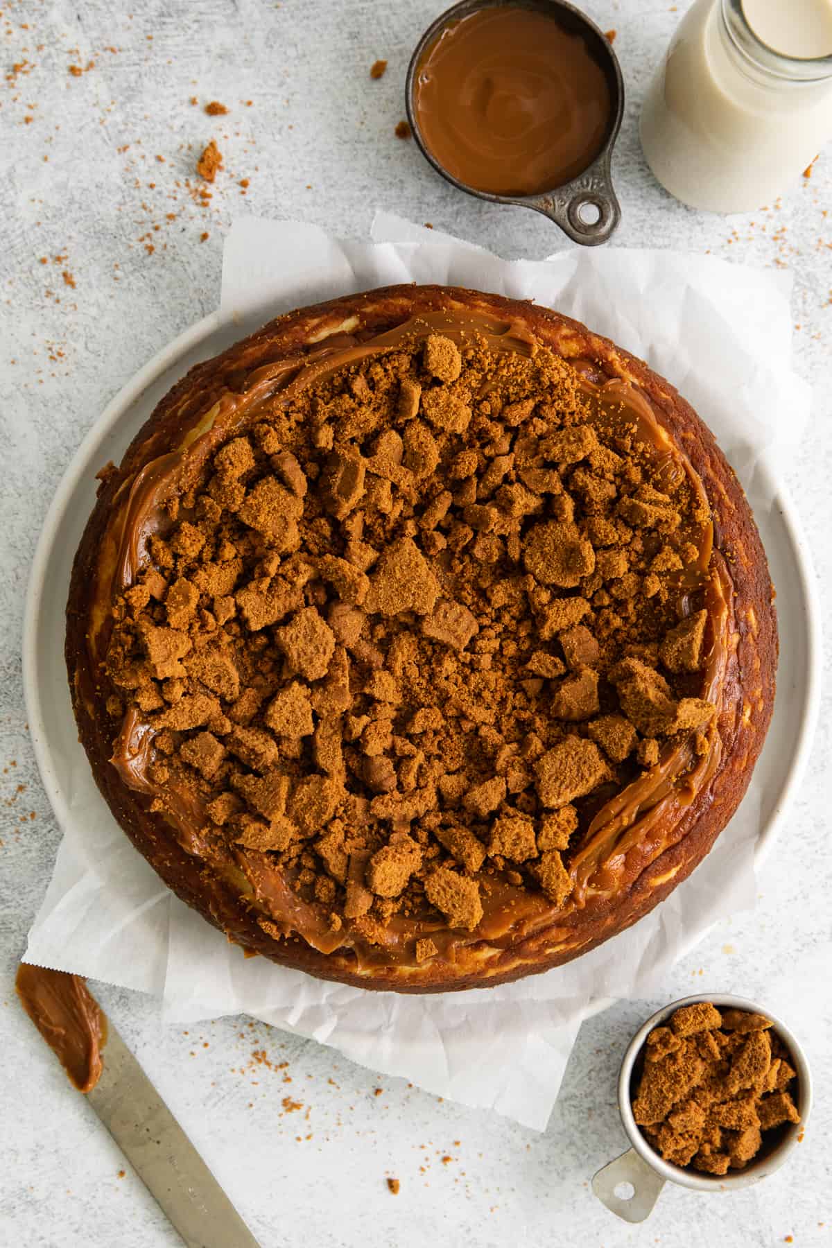 Mascarpone cheesecake on a plate.