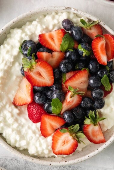 Cottage cheese breakfast bowls.