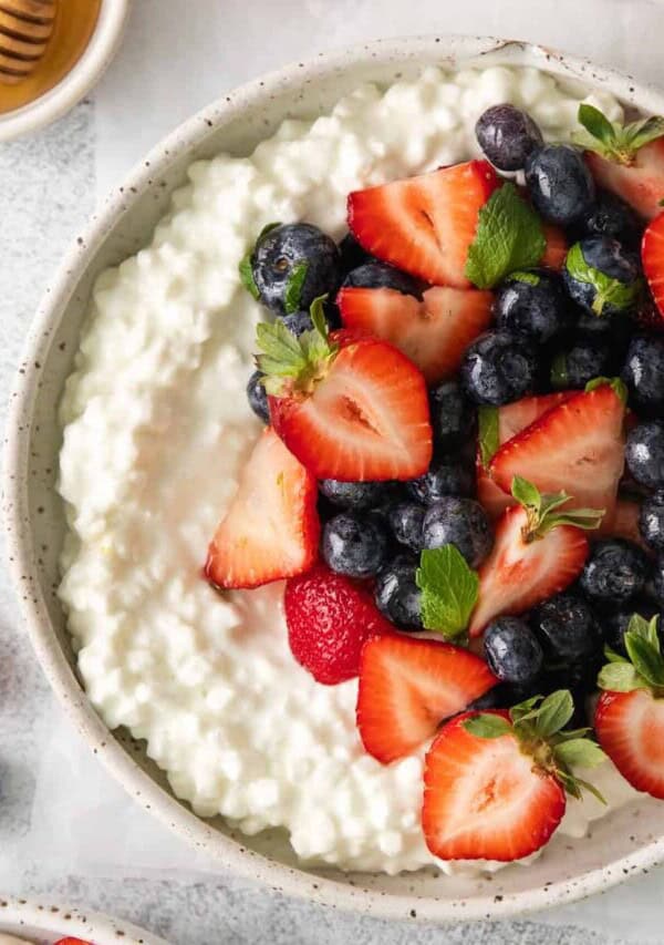 Cottage cheese breakfast bowls.