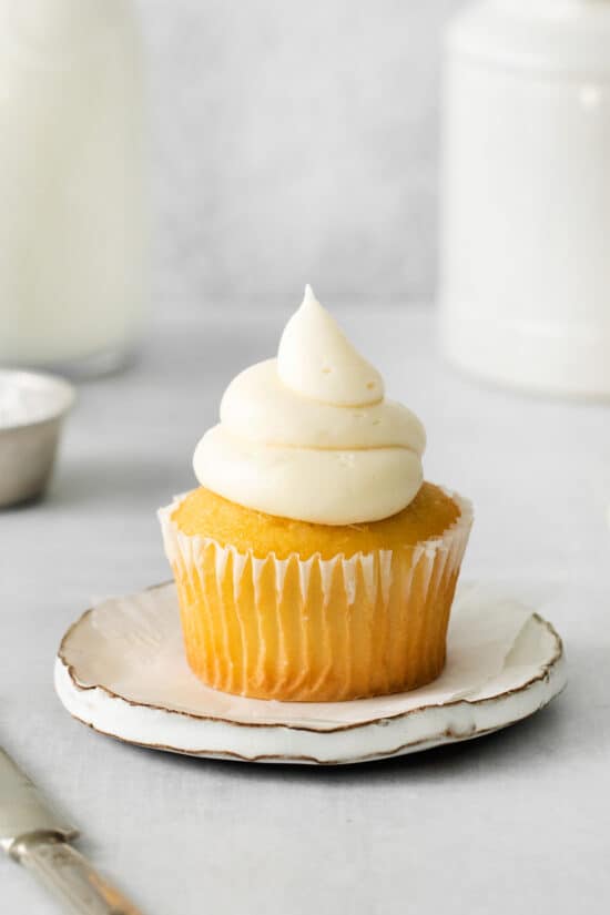 Creamy Mascarpone Frosting - The Cheese Knees