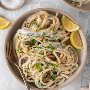 Lemon ricotta pasta served with fresh lemon slices.