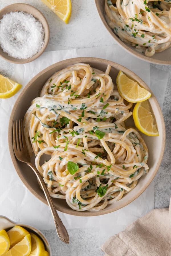 Lemon ricotta pasta served with fresh lemon slices.