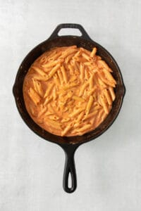 a cast iron skillet filled with macaroni and cheese.