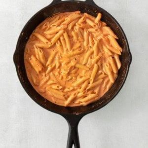 a cast iron skillet filled with macaroni and cheese.