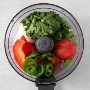 a blender filled with lots of fresh vegetables.