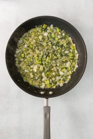 A frying pan with vegetables in it.